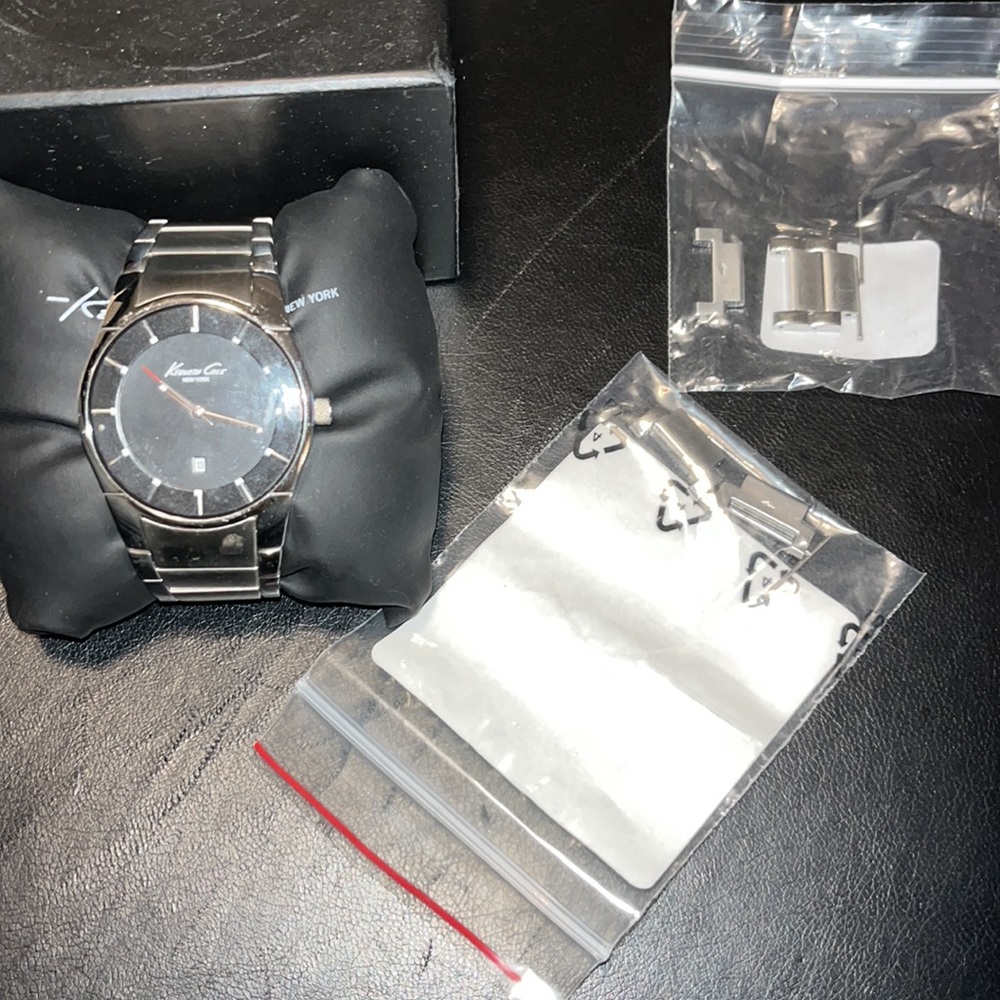 Watch - Picture 2 of 3